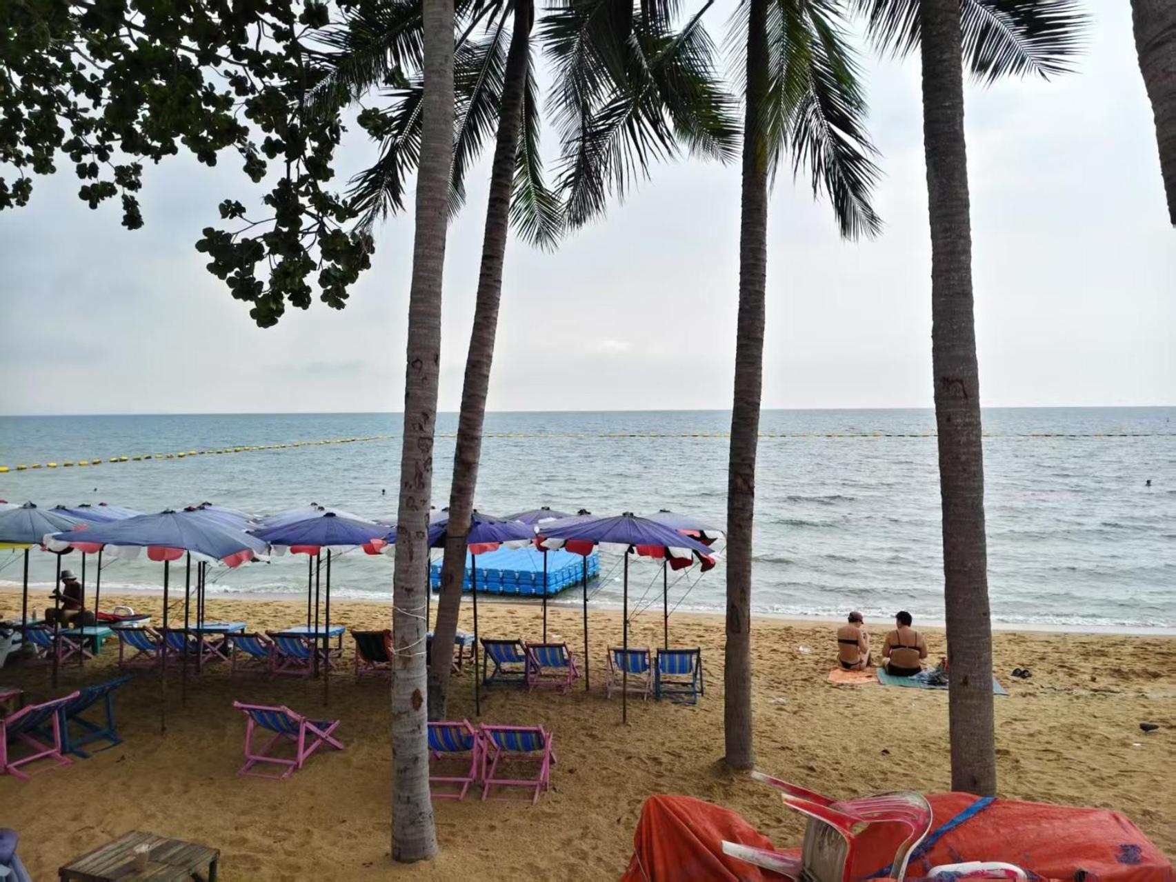 Sun Sky Resort Near Beach Jomtien Beach Exterior photo